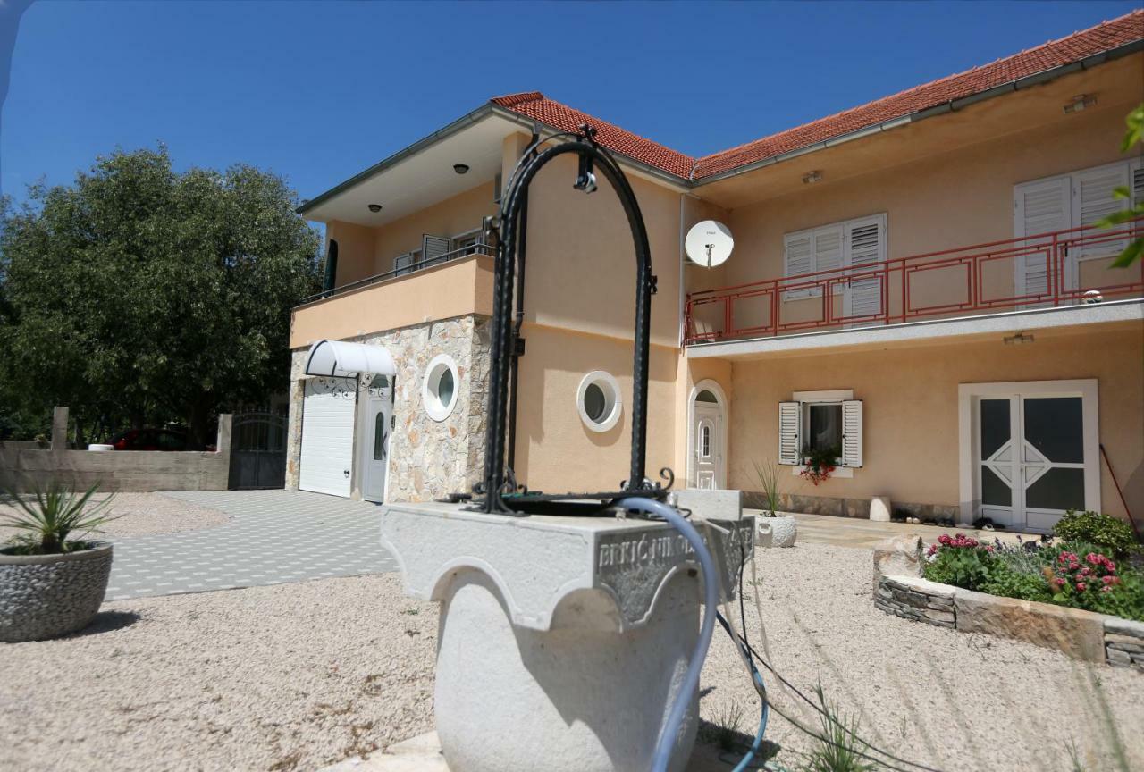 Apartman Delux Brkic Lägenhet Lozovac Exteriör bild
